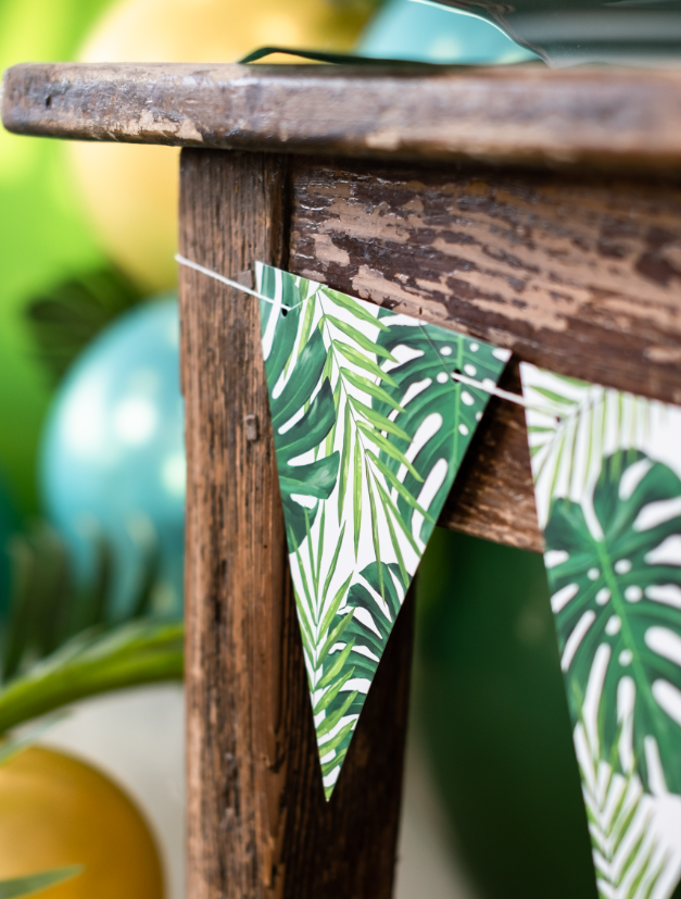 Guirlande de fanions en carton feuilles tropicales 15 cm x 1,3 m
