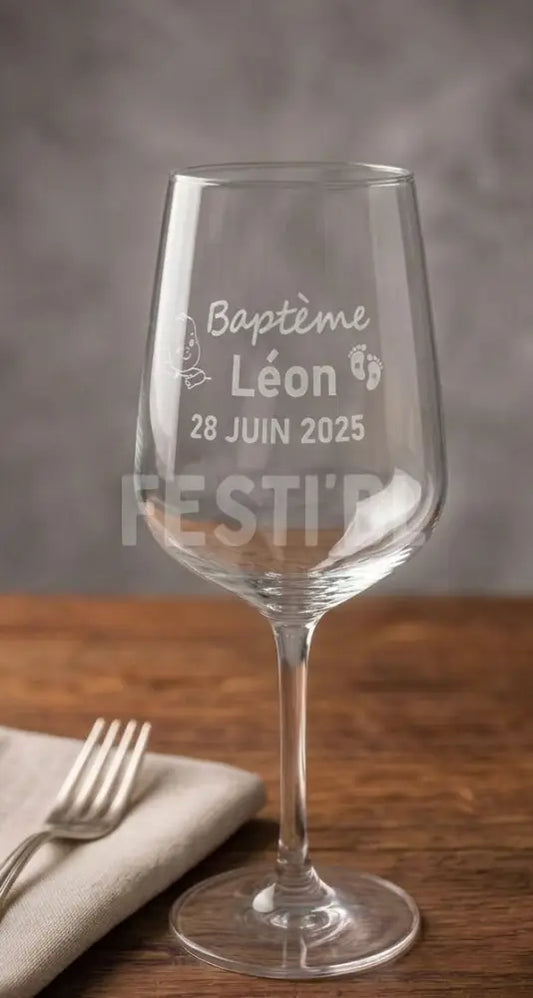 Verre a vin gravure personnalisable baptême
